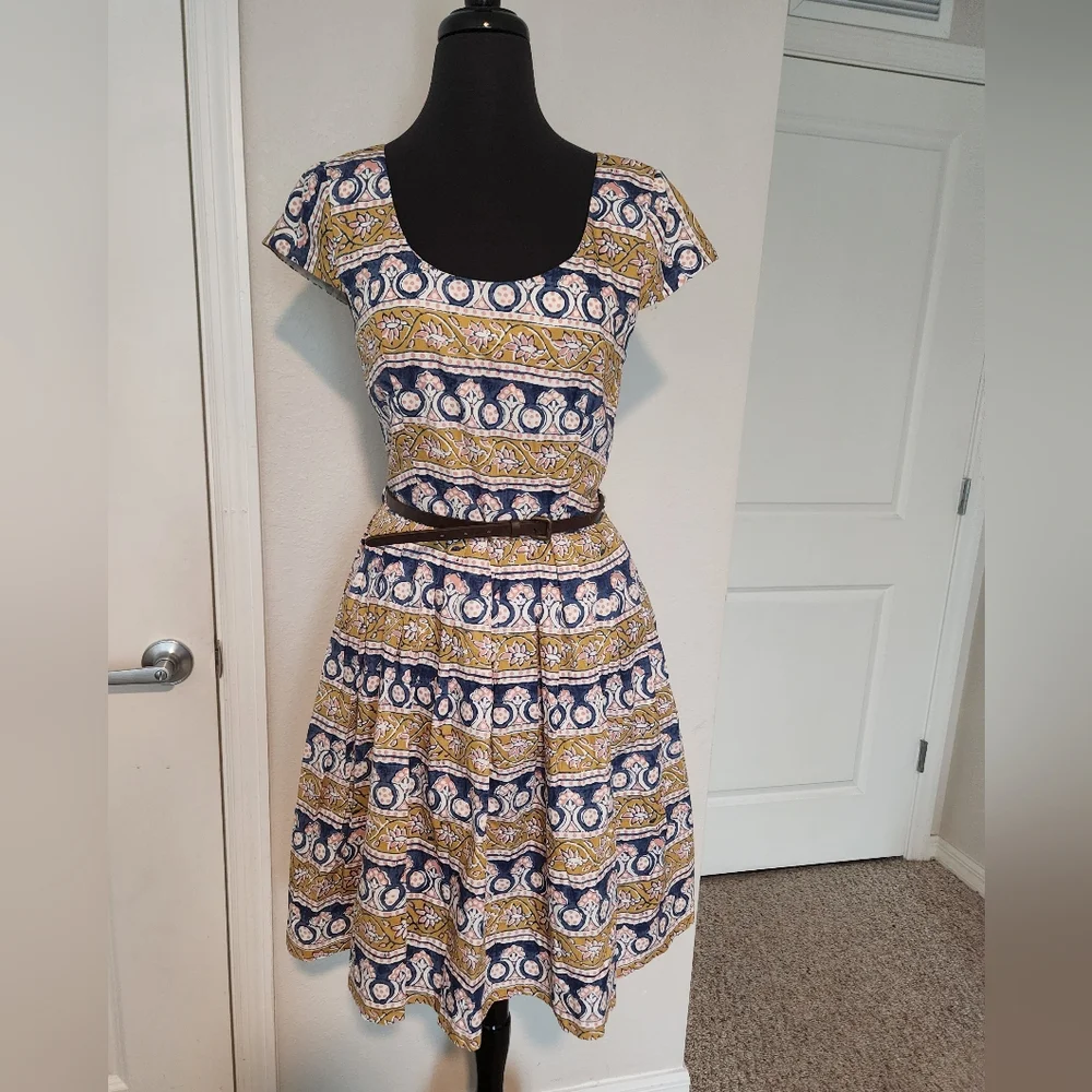 Chic Patterned Women's Skirt Set